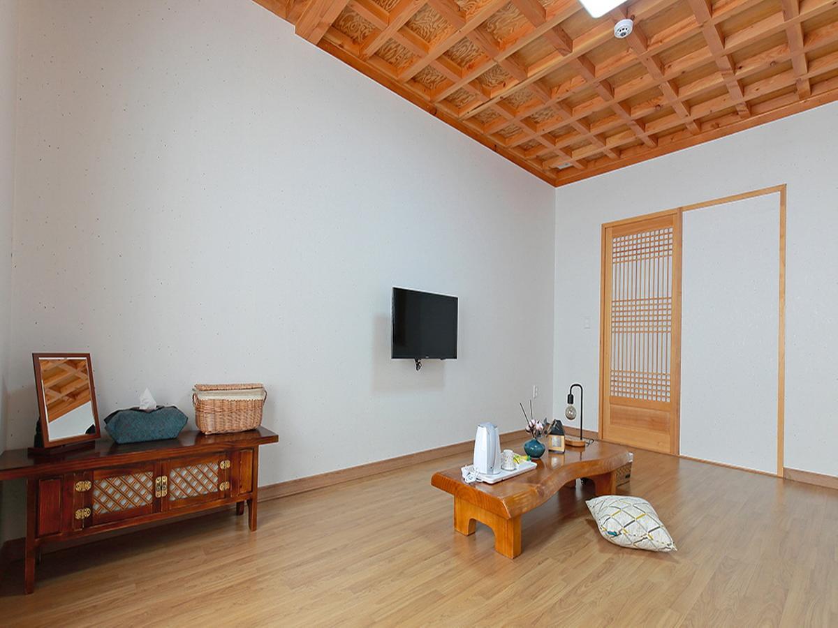 Cheonggong Hanok Stay Gyeongju Exterior photo