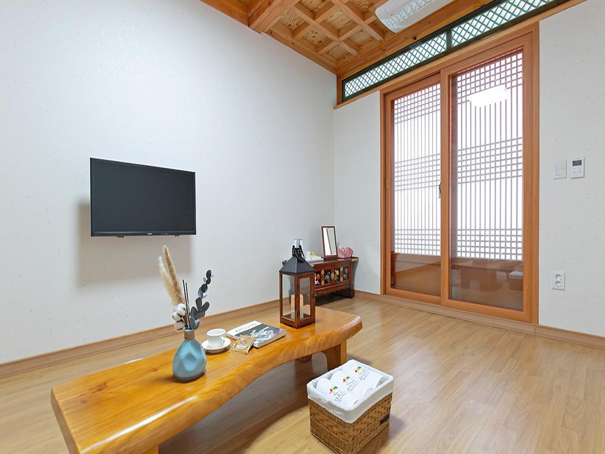 Cheonggong Hanok Stay Gyeongju Exterior photo