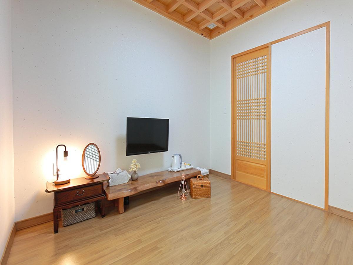 Cheonggong Hanok Stay Gyeongju Exterior photo