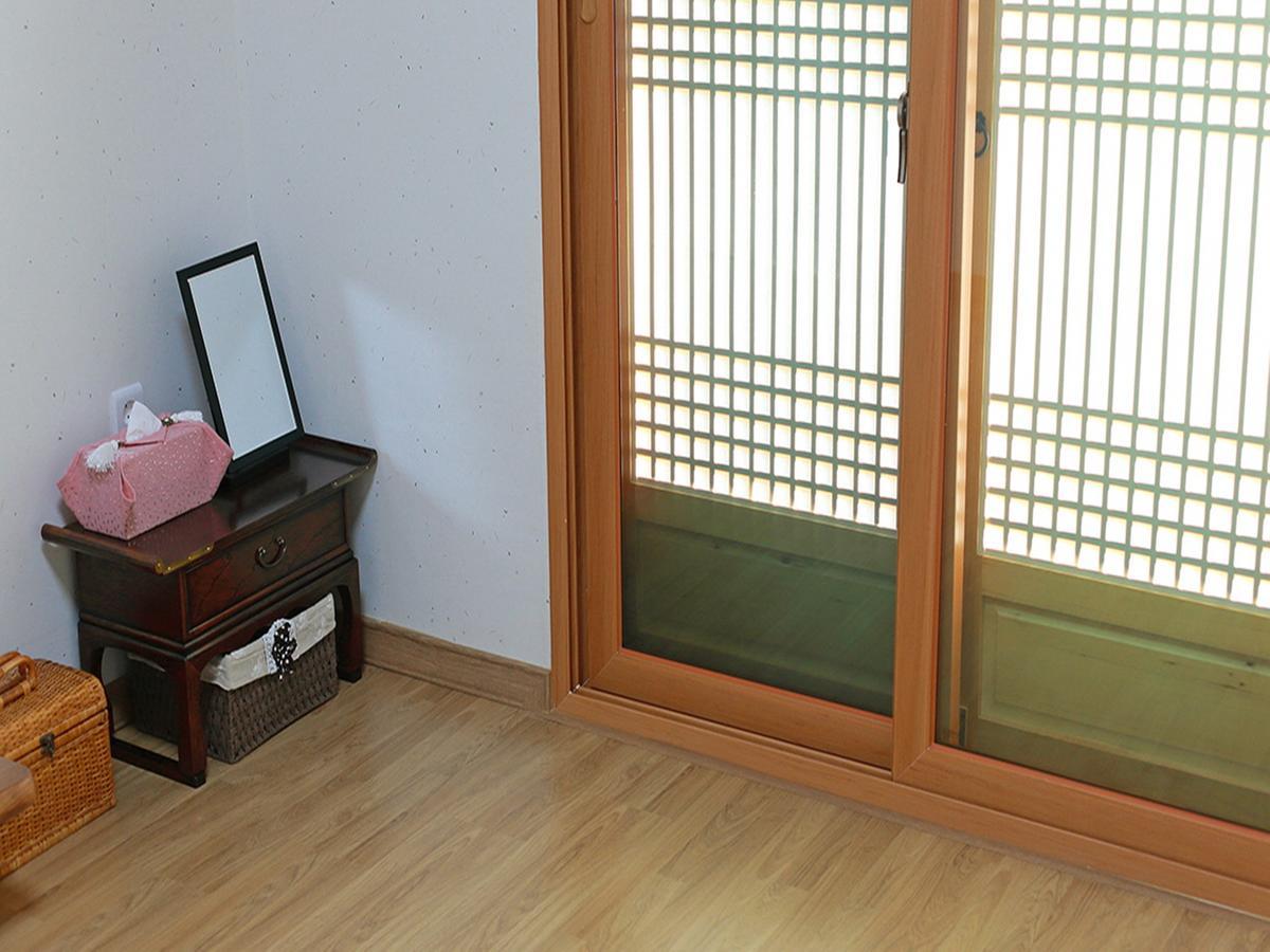 Cheonggong Hanok Stay Gyeongju Exterior photo