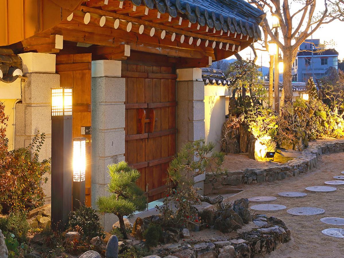 Cheonggong Hanok Stay Gyeongju Exterior photo