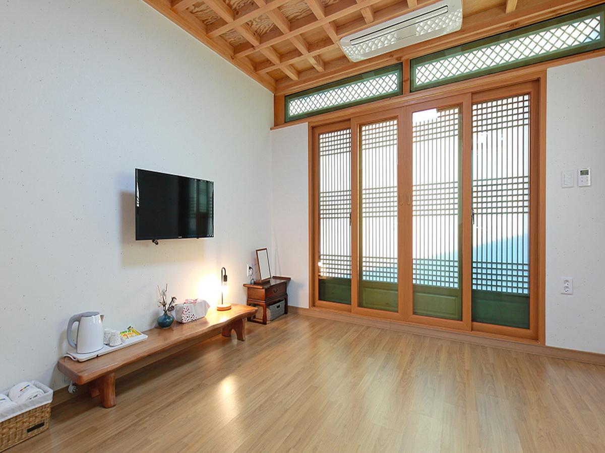 Cheonggong Hanok Stay Gyeongju Exterior photo