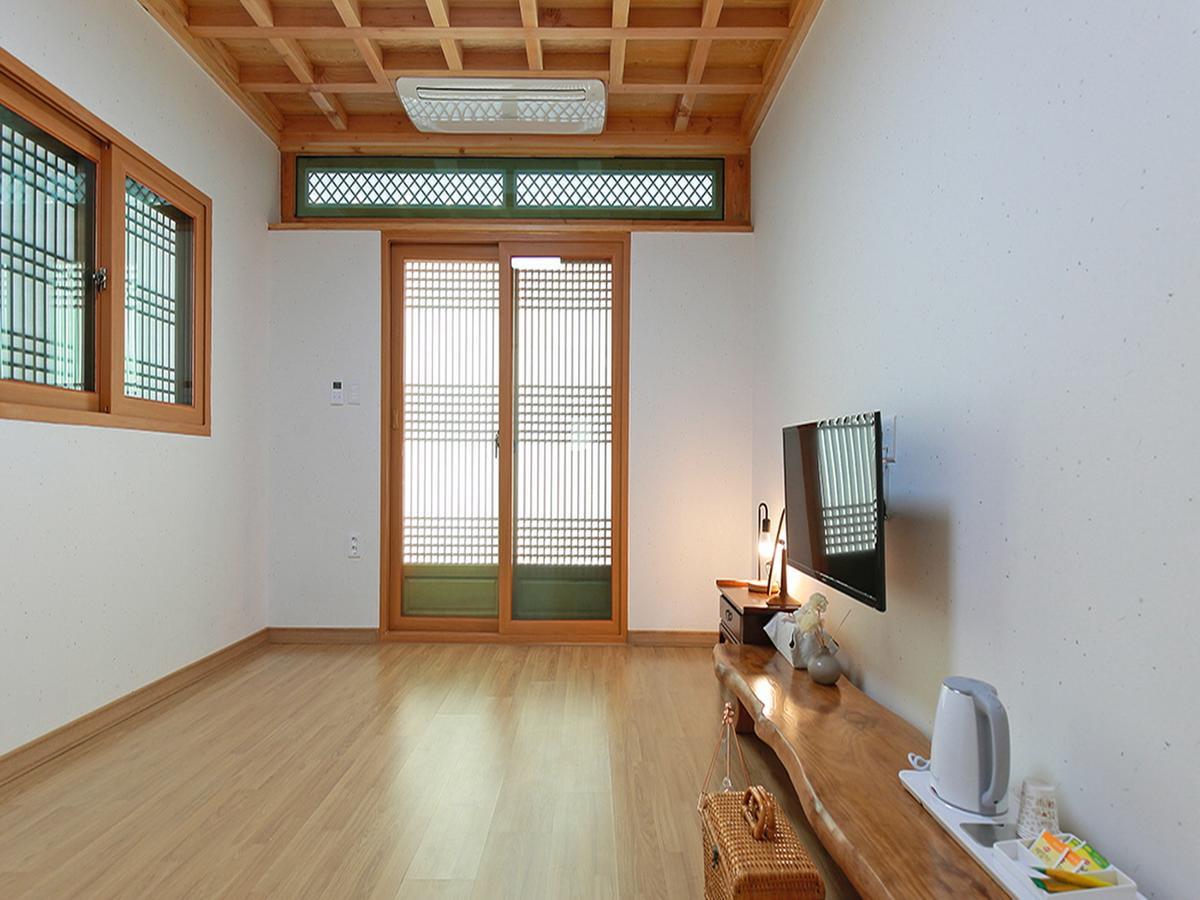 Cheonggong Hanok Stay Gyeongju Exterior photo