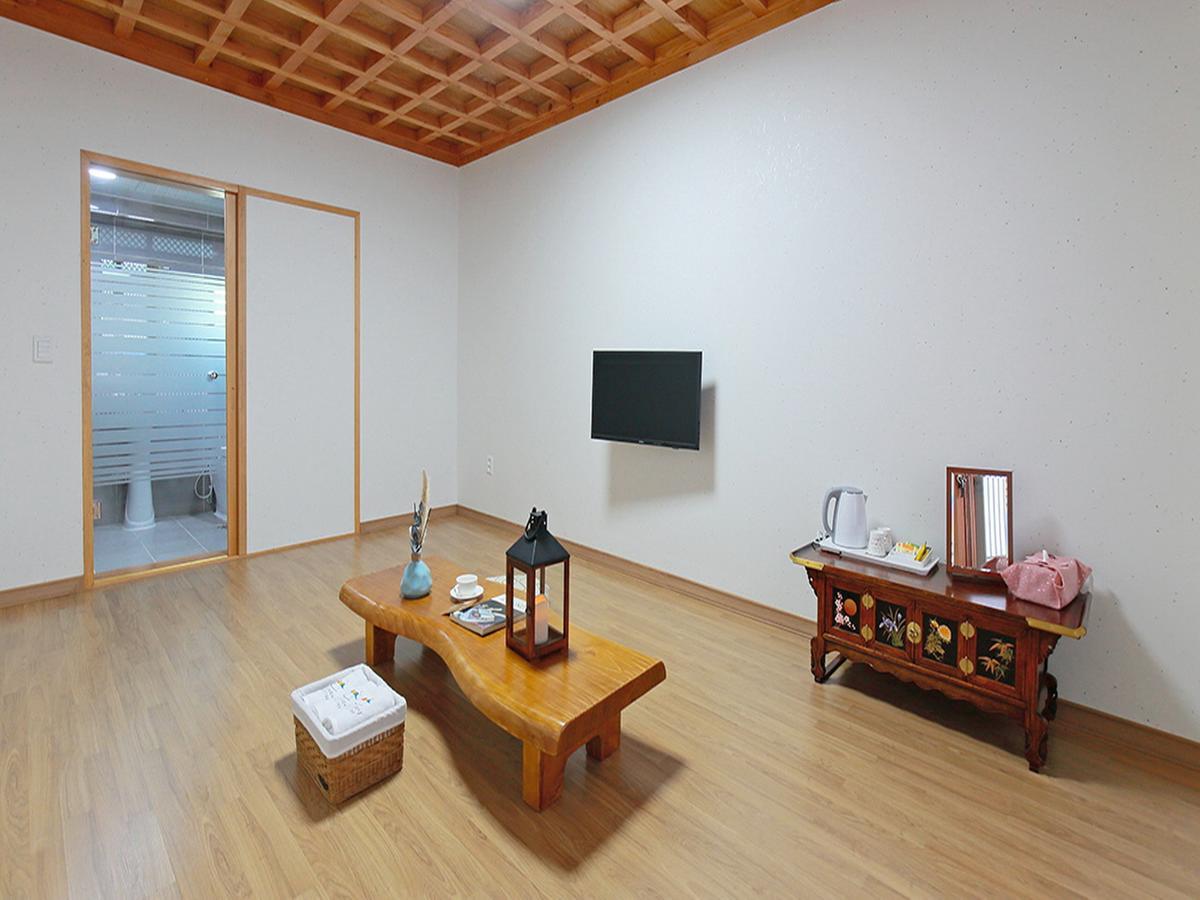 Cheonggong Hanok Stay Gyeongju Exterior photo