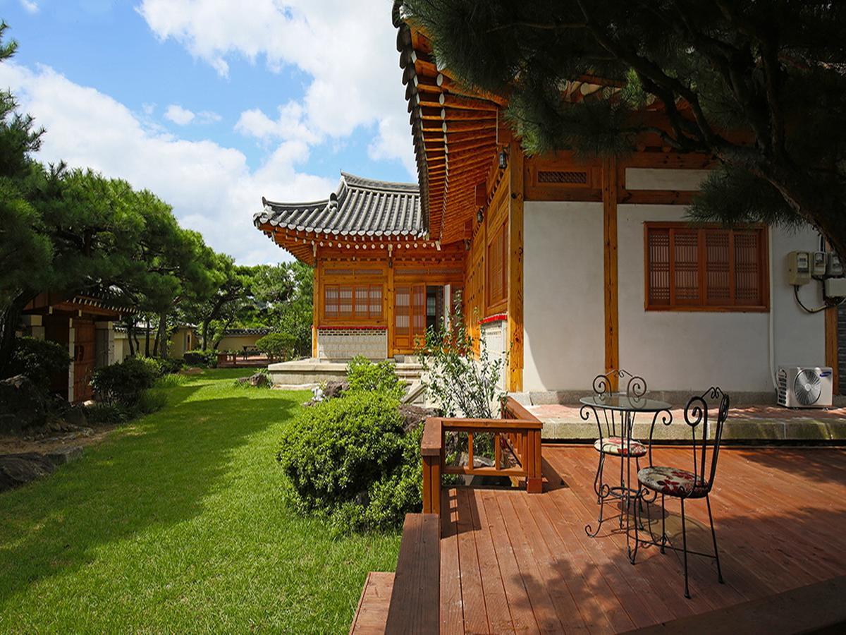 Cheonggong Hanok Stay Gyeongju Exterior photo