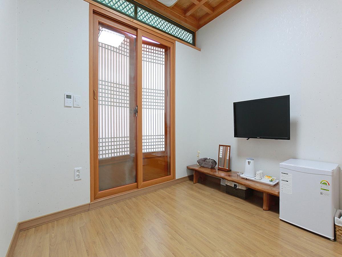 Cheonggong Hanok Stay Gyeongju Exterior photo