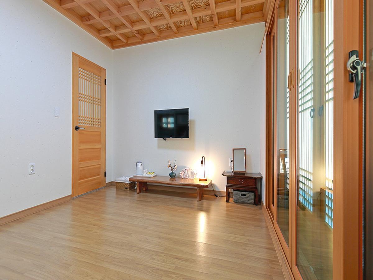 Cheonggong Hanok Stay Gyeongju Exterior photo