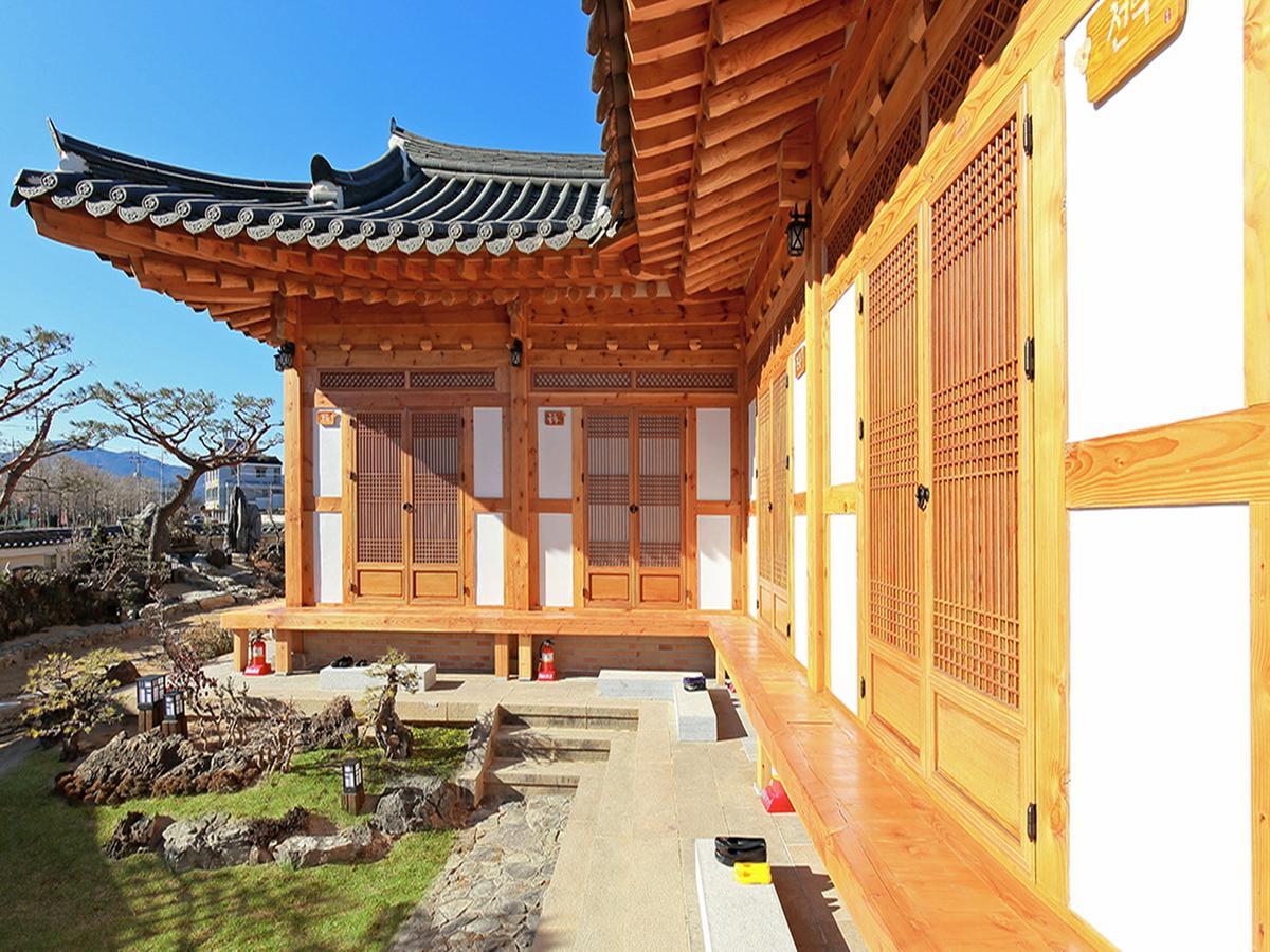 Cheonggong Hanok Stay Gyeongju Exterior photo