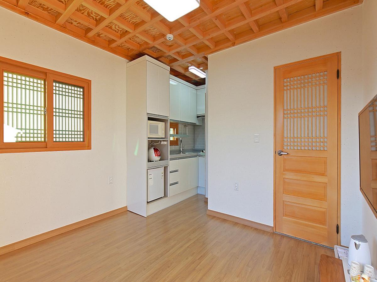 Cheonggong Hanok Stay Gyeongju Exterior photo