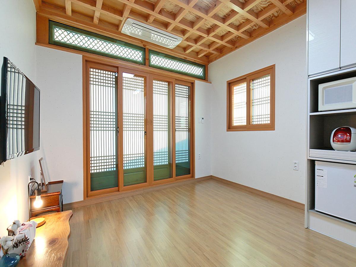 Cheonggong Hanok Stay Gyeongju Exterior photo