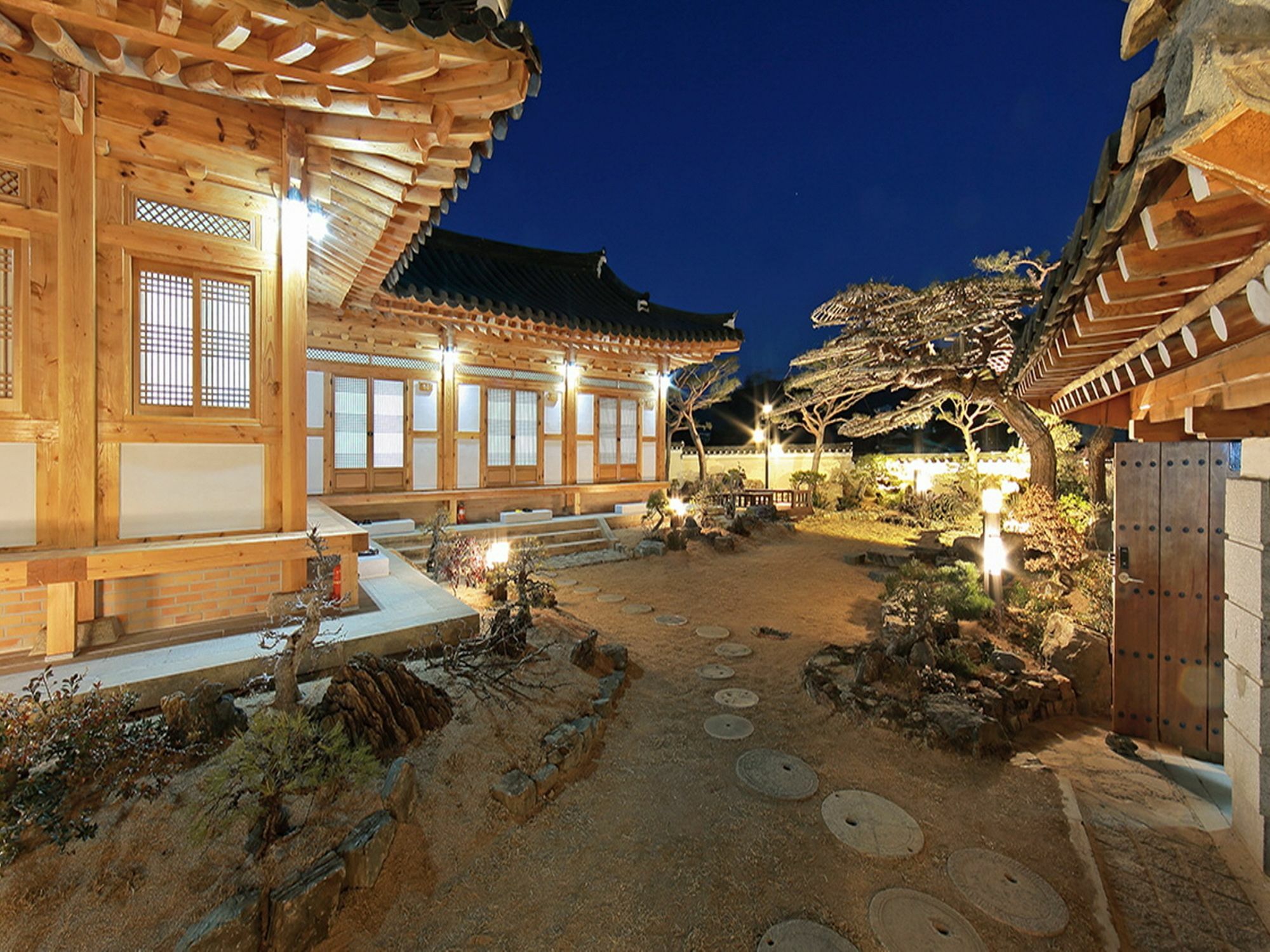 Cheonggong Hanok Stay Gyeongju Exterior photo